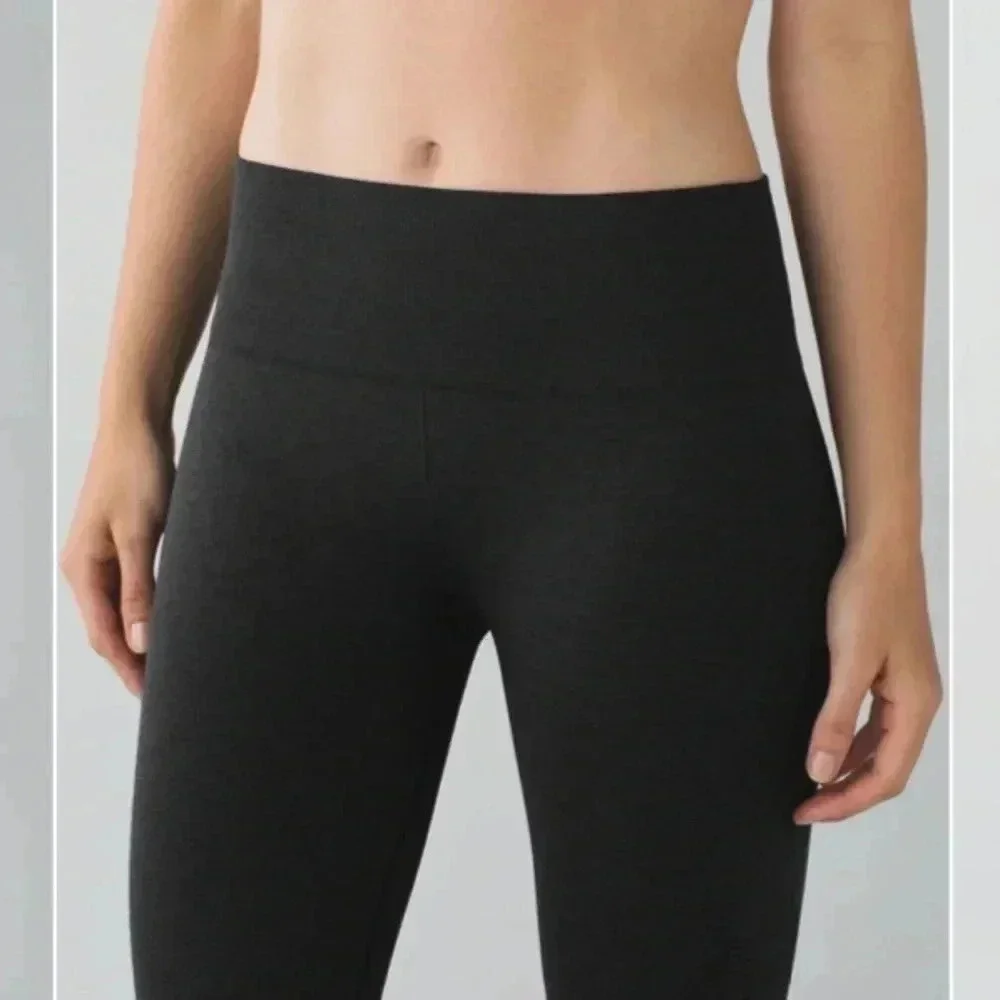 Lululemon in the flow crop 11